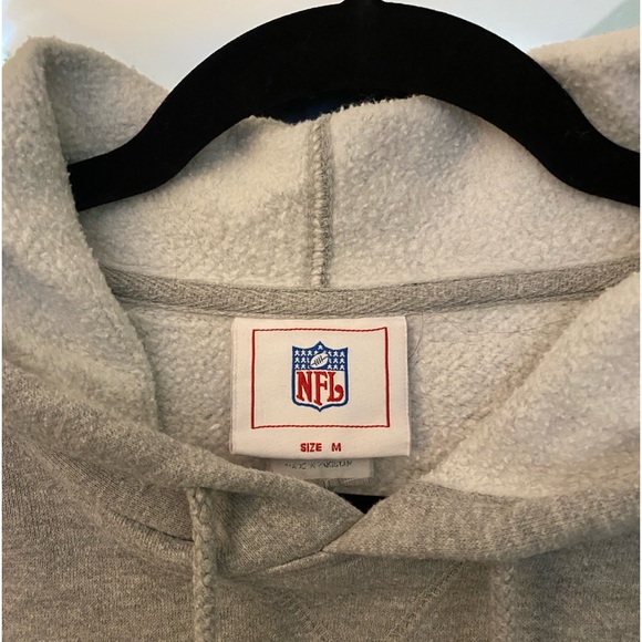 NFL Tampa Bay Buccaneers Embroidered Pullover Hoodie- Sz M - Picture 3 of 3